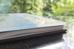 Dikke acrylcover, maakt het album wel zwaar