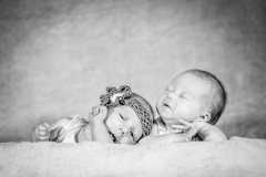 Lauren en Sara - newbornfotografie tweeling