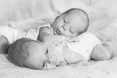 Lauren en Sara - newbornfotografie tweeling